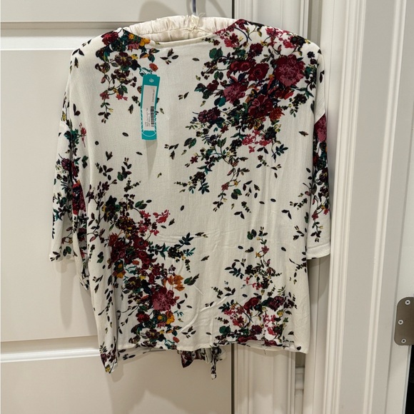 LUQ Rhee Tie Front Top NWT! - Picture 4 of 5